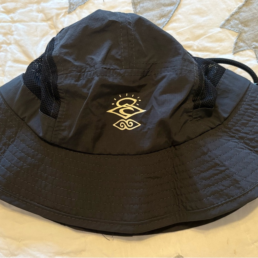 Rip Curl Black and White Hat with Wide Brim and Casual Style